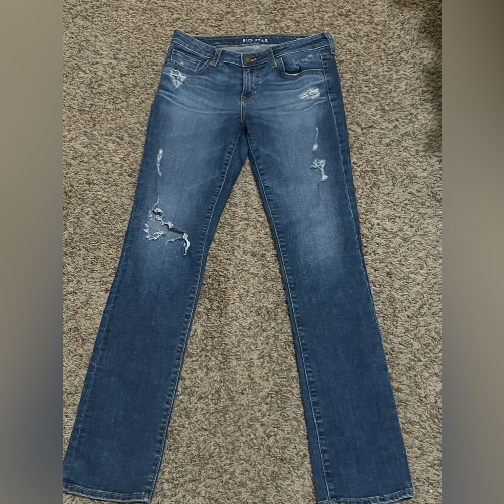 Big star Kate is dressed jeans with holes #128